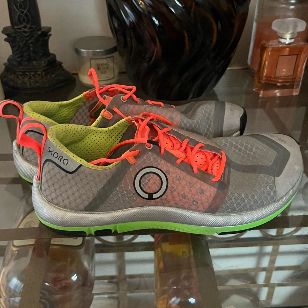 Skora Gray and Green Athletic Shoes size 8 women